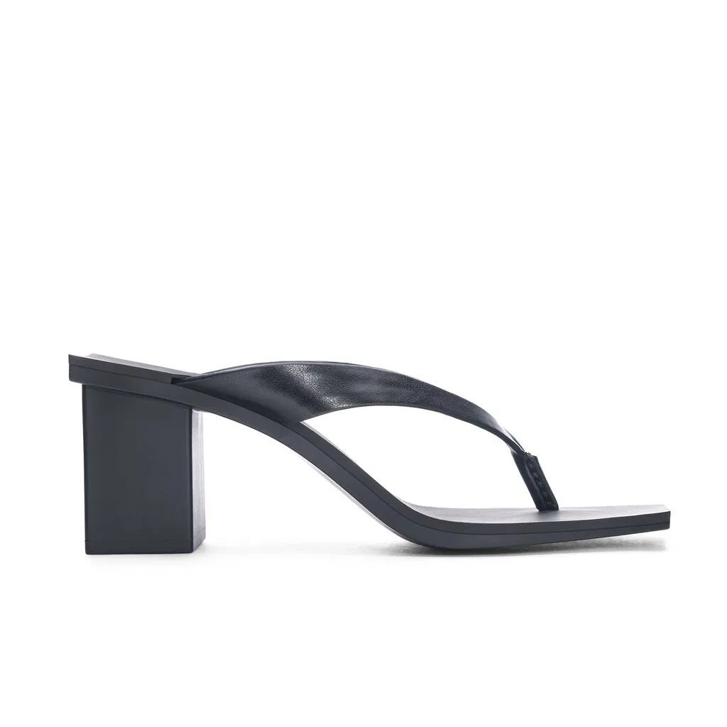 Chinese Laundry - Marna - Y2K Thong Block Heel Sandal - Black