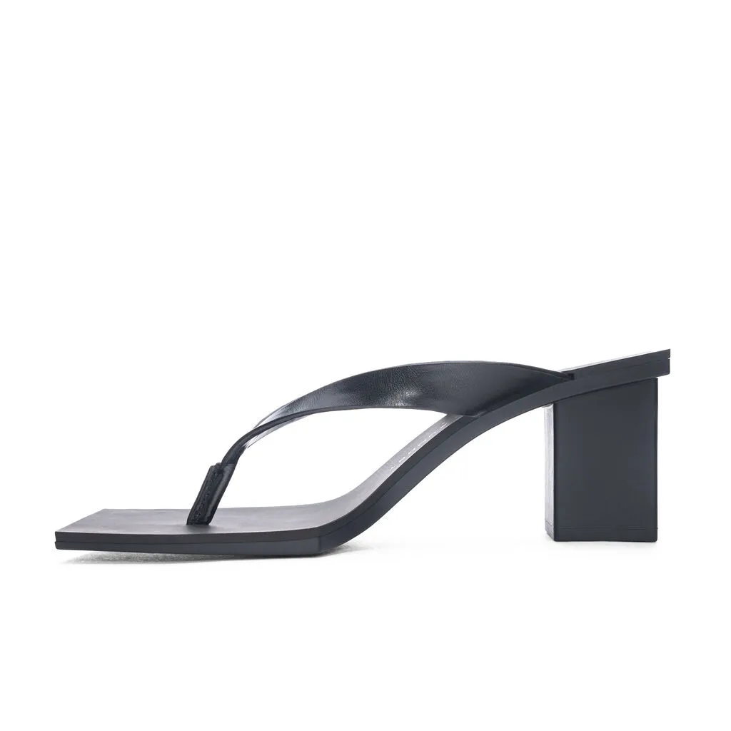 Chinese Laundry - Marna - Y2K Thong Block Heel Sandal - Black
