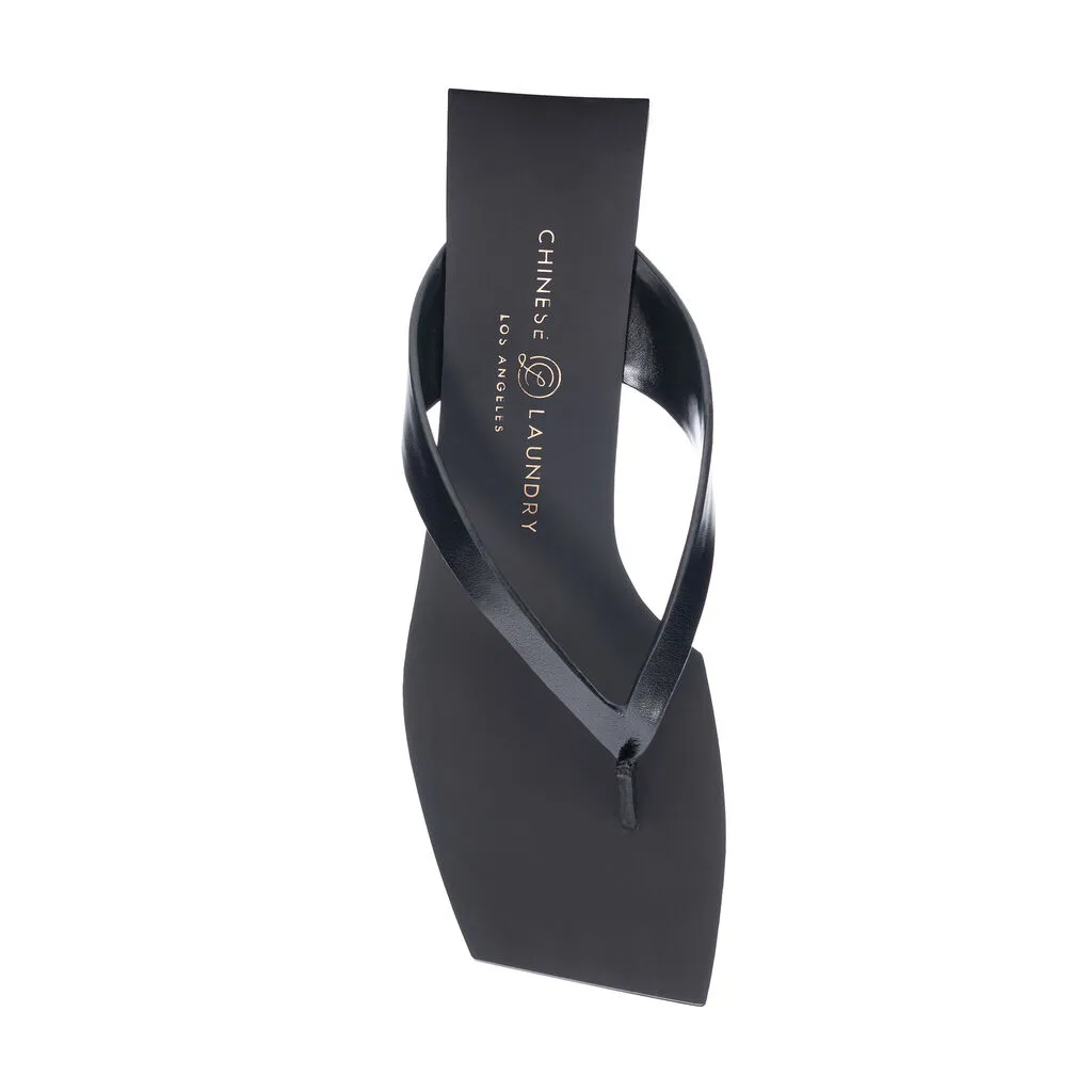 Chinese Laundry - Marna - Y2K Thong Block Heel Sandal - Black
