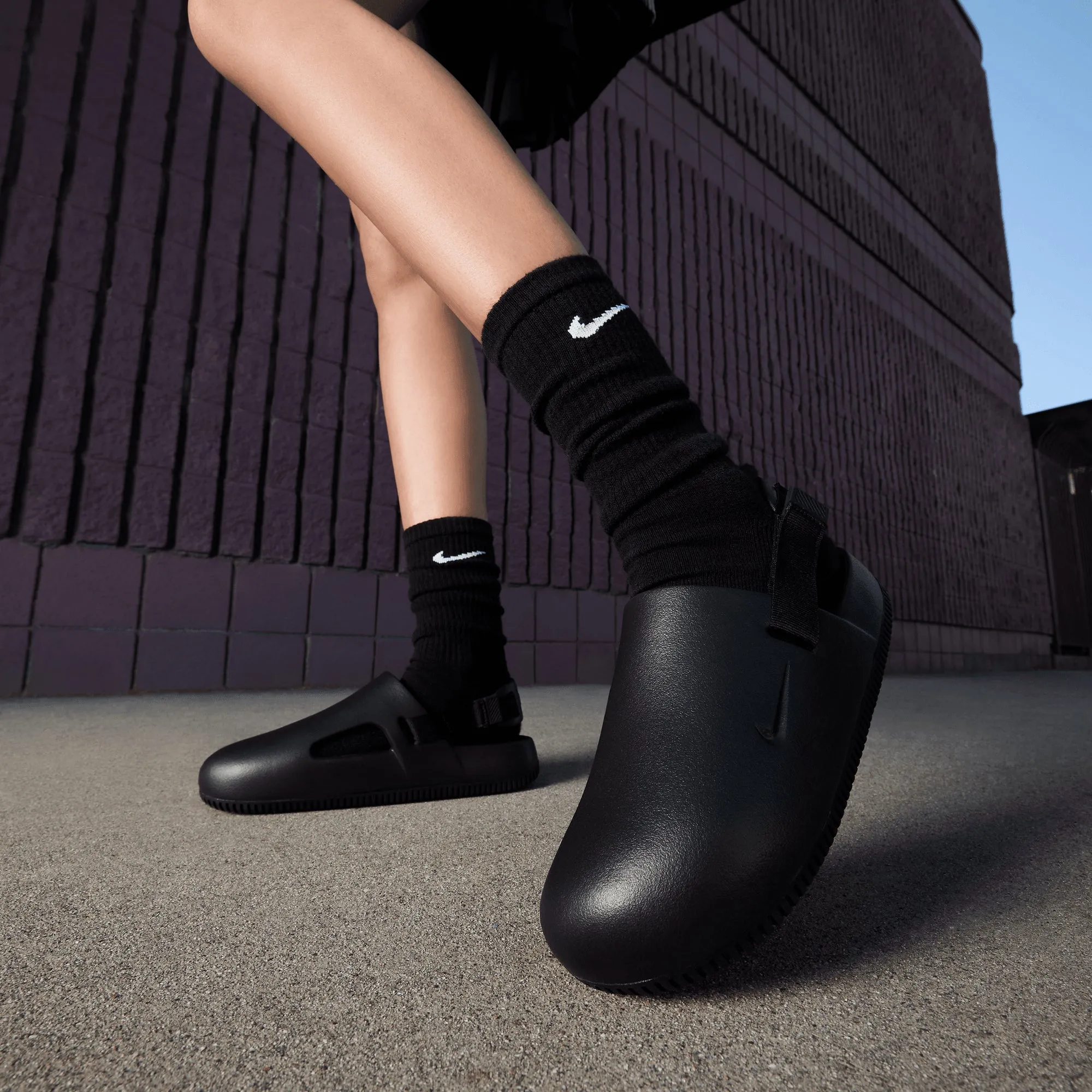NIKE | WMN'S CALM MULES { BLACK/BLACK