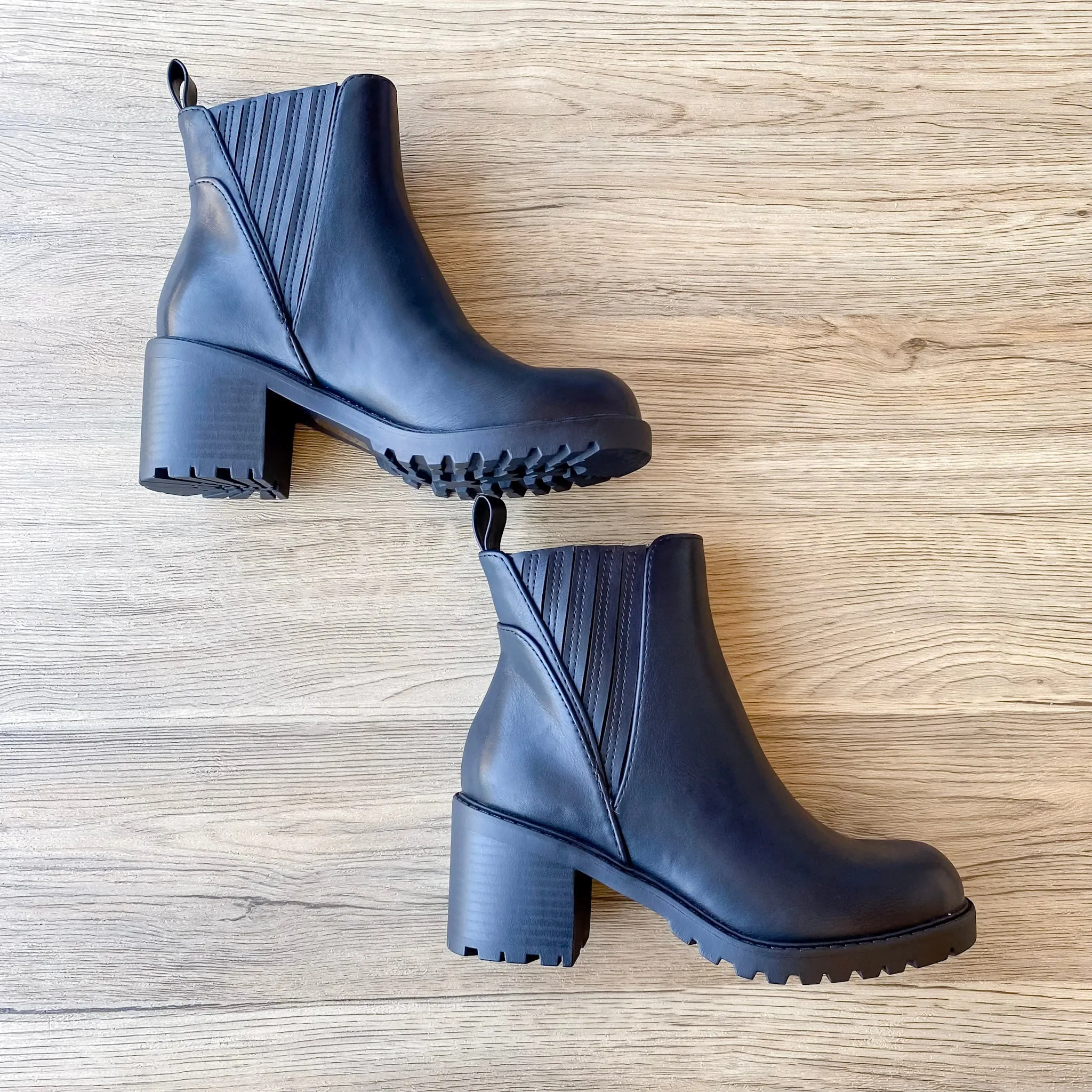Wisely Black Bootie