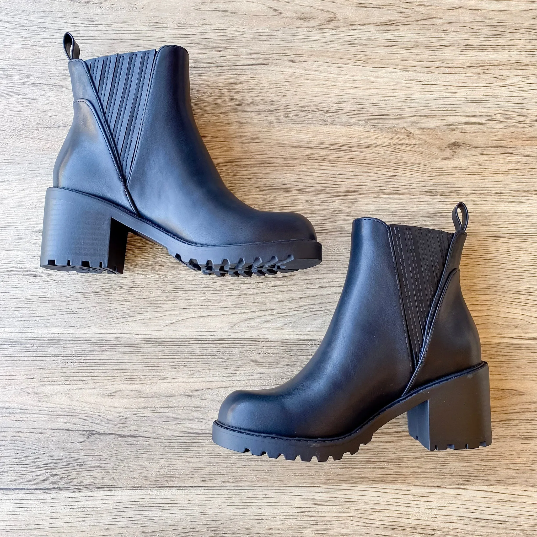 Wisely Black Bootie